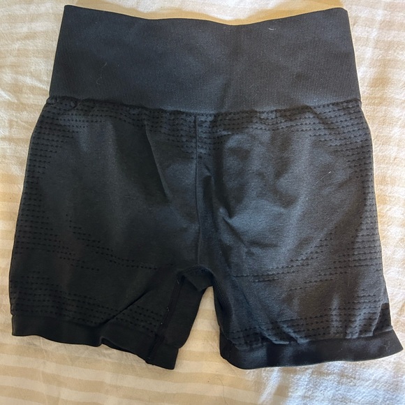 Gymshark Vital Seamless 2.0 Shorts - Picture 3 of 3